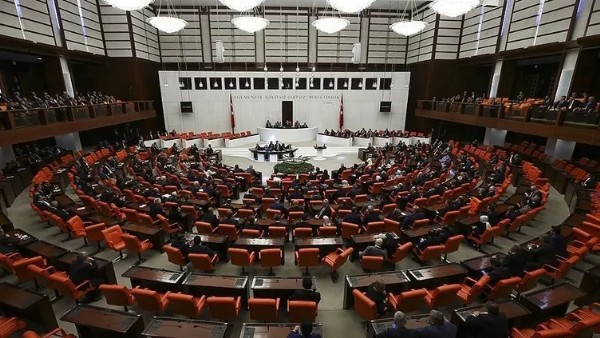Doğum İzni 24 Haftaya Çıkıyor! Kanun Teklifinin İlk 6 Maddesi Kabul Edildi